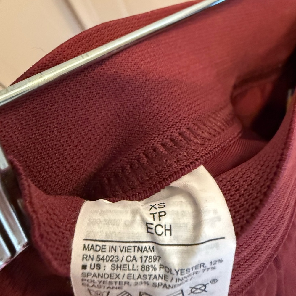 Old Navy Active Burgundy Pleated Skort XS Built In Shorts Athletic Skirt - Picture 6 of 7